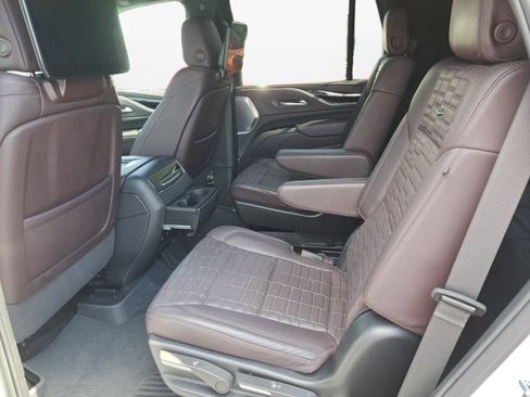 Used 2024 Cadillac Escalade Sport Platinum AWD/4WD image 12