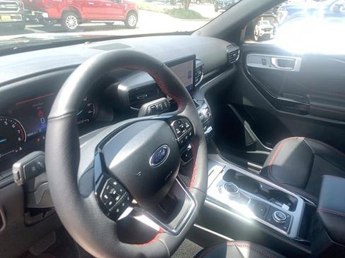 Used 2024 Ford Explorer ST-Line w/ Class IV Trailer Tow Package image 17