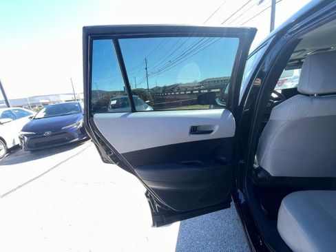 Used 2023 Toyota Corolla Cross L image 11