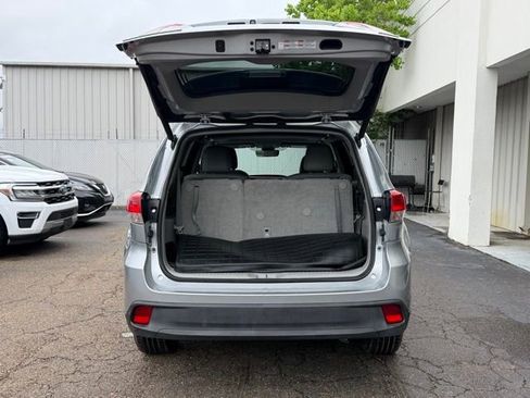 Used 2017 Toyota Highlander XLE FWD image 5