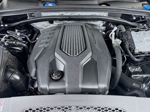 New 2025 Porsche Macan image 32