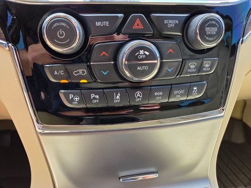 Used 2021 Jeep Grand Cherokee Overland RWD image 28