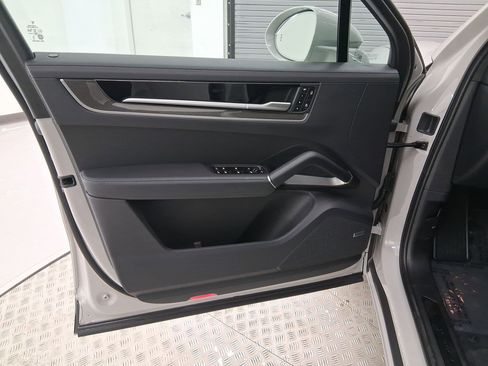 Certified 2026 Porsche Cayenne GTS image 23