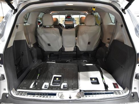 Used 2022 Toyota Sienna XLE image 49