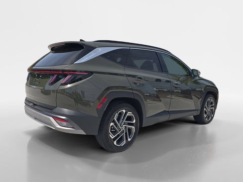 Certified 2025 Hyundai Tucson Limited FWD image 3