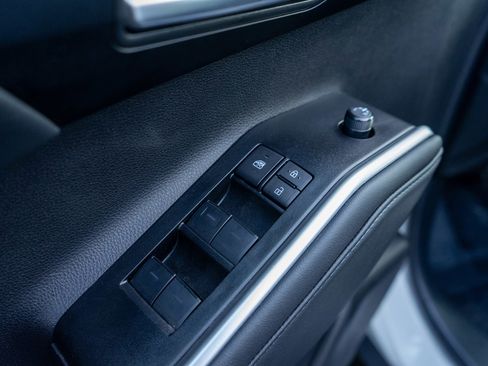 Used 2025 Toyota Highlander XLE image 15