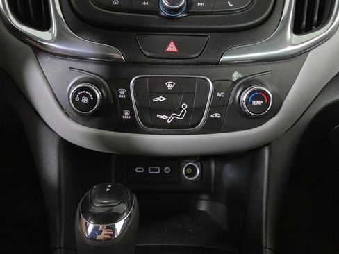 Used 2020 Chevrolet Equinox LS AWD/4WD image 24