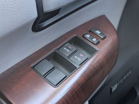 Used 2015 Toyota Sequoia Platinum image 26