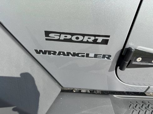Used 2015 Jeep Wrangler Sport w/ Quick Order Package 23S AWD/4WD image 38