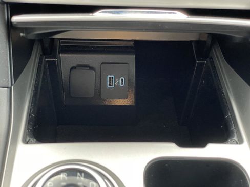 Used 2024 Ford Explorer XLT image 25