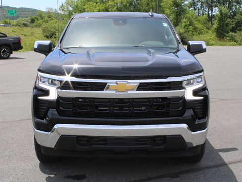 Used 2023 Chevrolet Silverado 1500 LT AWD/4WD image 2