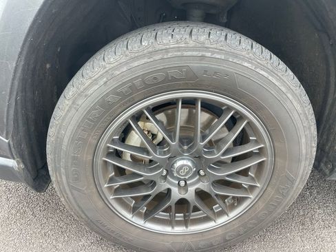Used 2022 Toyota RAV4 XLE AWD/4WD image 5
