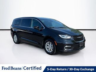 Used 2025 Chrysler Pacifica Select FWD video 1