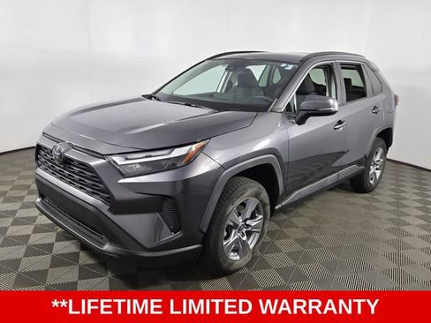 Used 2022 Toyota RAV4 XLE w/ Convenience Package FWD image 3