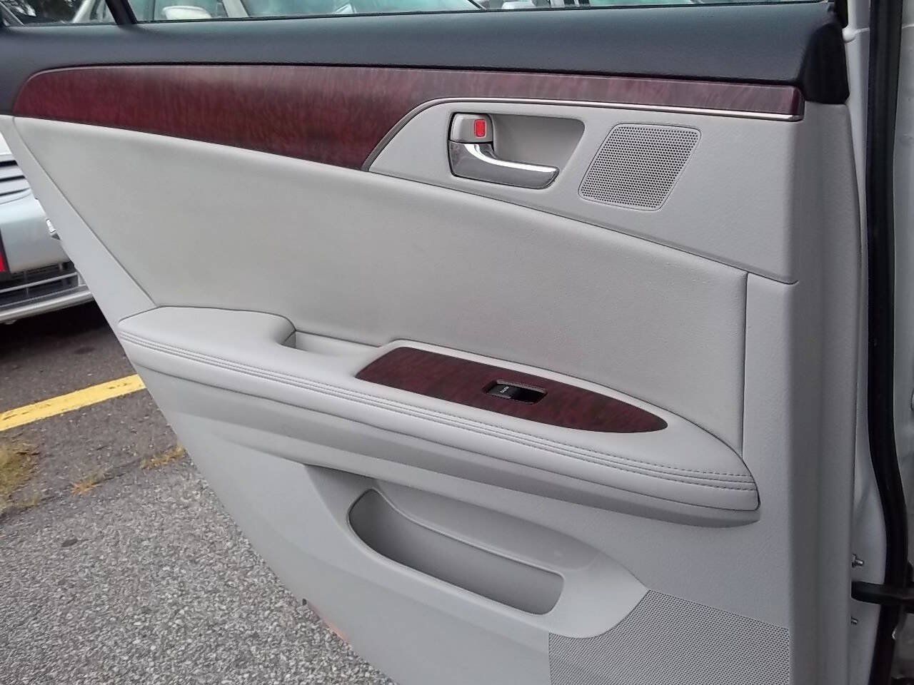 Used 2011 Toyota Avalon Limited FWD image 13
