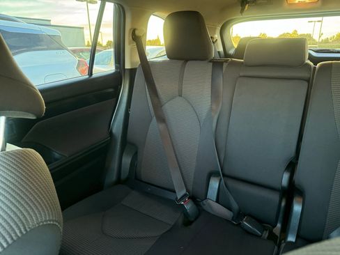 Used 2025 Toyota Highlander LE image 39