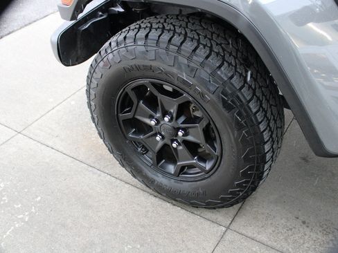 Certified 2021 Jeep Gladiator Sport image 39