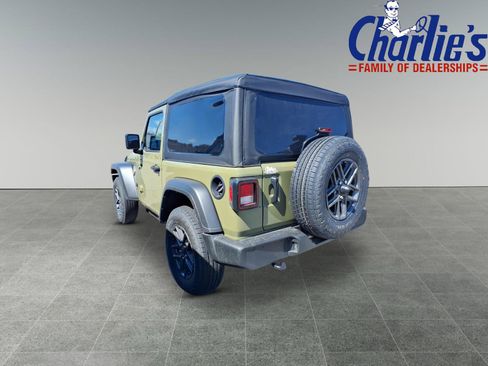 Used 2026 Jeep Wrangler Sport AWD/4WD image 5