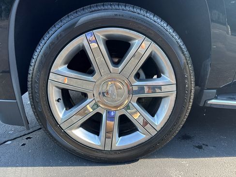 Used 2019 Cadillac Escalade Luxury AWD/4WD image 9