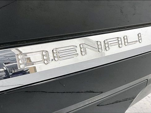 Used 2022 GMC Acadia Denali w/ Denali Ultimate Package FWD image 39