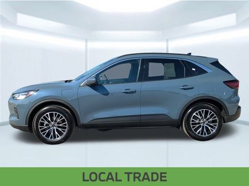 Used 2023 Ford Escape SE image 2