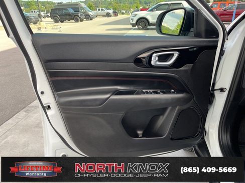 Used 2024 Jeep Compass Trailhawk image 4