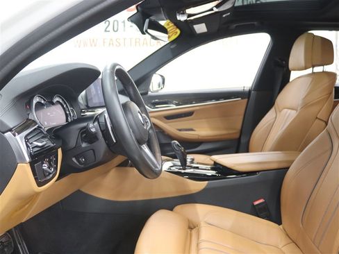 Used 2019 BMW M550i xDrive image 14
