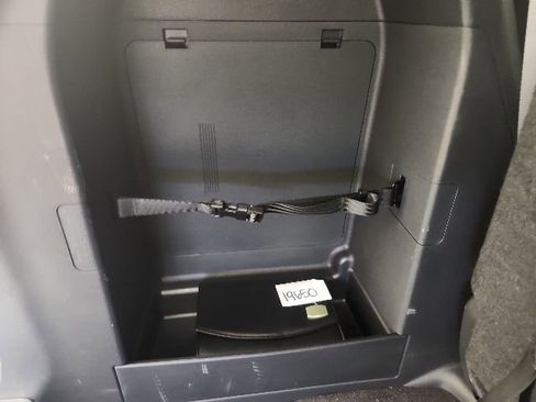 Used 2025 Toyota Sienna XLE FWD image 33