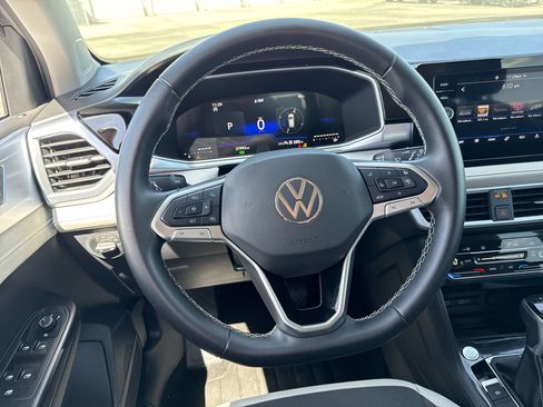 Used 2026 Volkswagen Taos SE FWD image 11