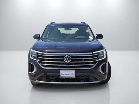 Used 2024 Volkswagen Atlas SE AWD/4WD image 2