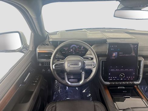 Used 2025 GMC Yukon Denali RWD image 17
