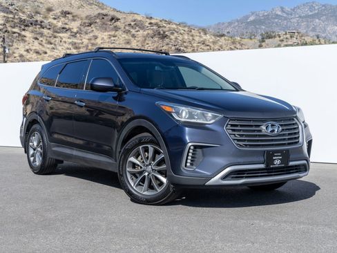 Used 2018 Hyundai Santa Fe SE FWD image 3