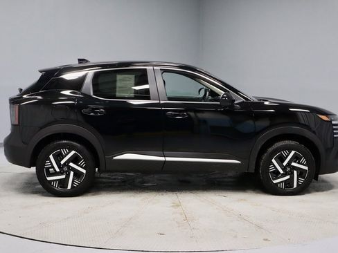 Used 2025 Nissan Kicks SV image 5