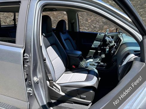 Used 2019 Chevrolet Colorado Z71 AWD/4WD image 7