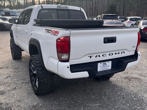 Used 2016 Toyota Tacoma TRD Off-Road image 2