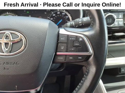 Used 2021 Toyota Highlander XLE AWD/4WD image 17
