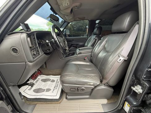 Used 2005 GMC Sierra 2500 SLT w/ Heavy-Duty Power Package AWD/4WD image 16