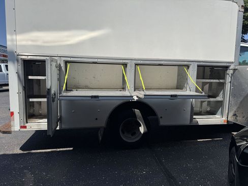 Used 2018 Chevrolet Express 3500 w/ Power Convenience Package RWD image 8