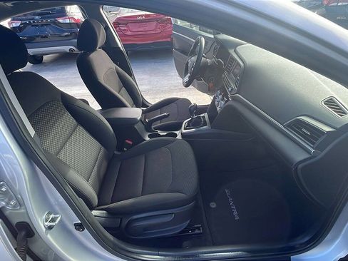 Used 2019 Hyundai Elantra SE w/ Cargo Package FWD image 12