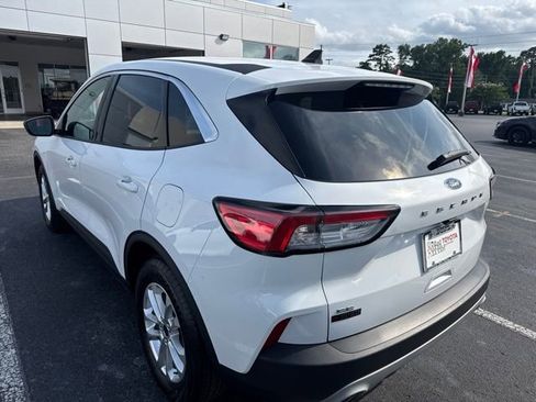 Used 2022 Ford Escape SE w/ Convenience Package FWD image 4