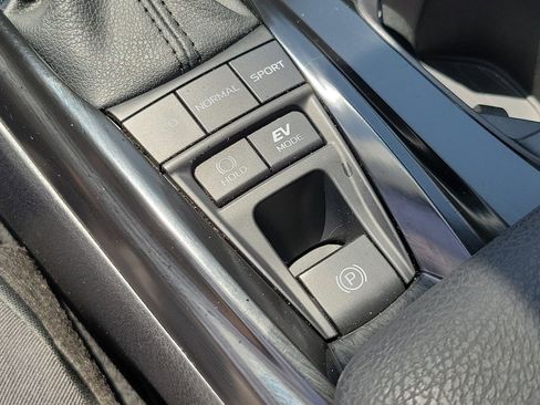 Used 2025 Toyota Camry LE image 29