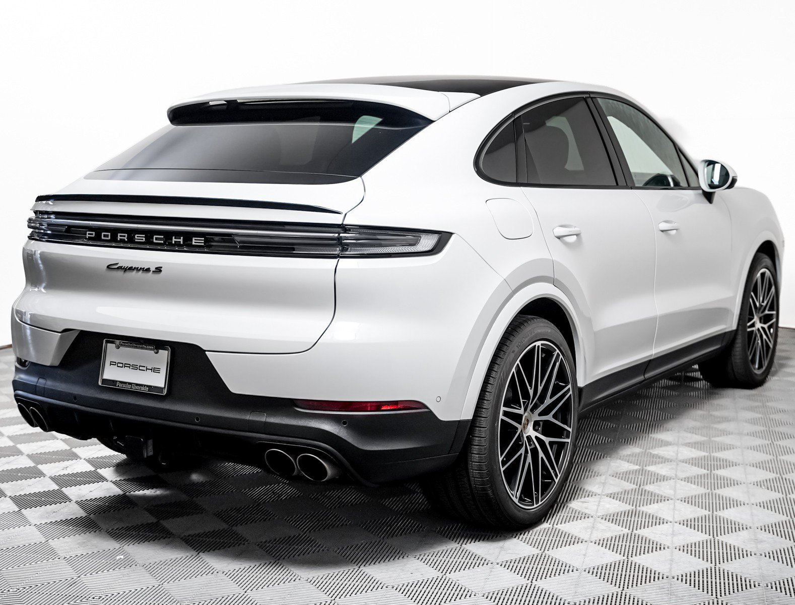 Certified 2024 Porsche Cayenne S w/ Premium Package Plus (PP1) AWD/4WD image 10