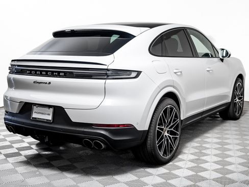 Certified 2024 Porsche Cayenne S AWD/4WD image 10