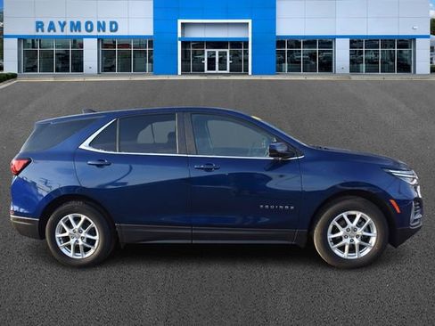 Used 2023 Chevrolet Equinox LT image 2