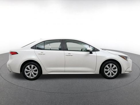 Used 2025 Toyota Corolla LE FWD image 10