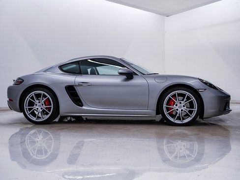Used 2025 Porsche 718 Cayman S image 9