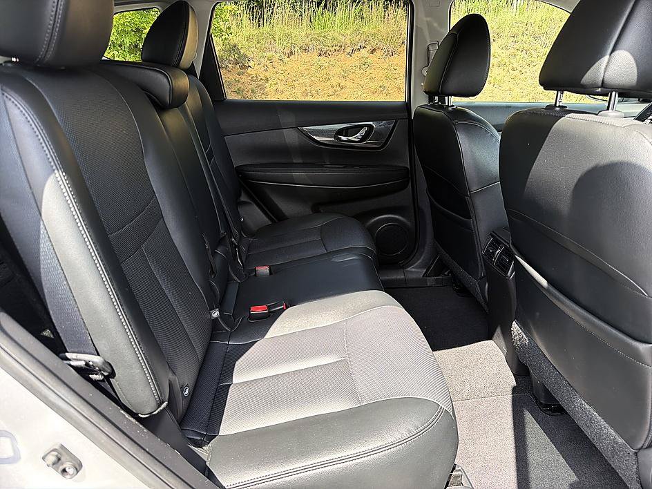 Used 2015 Nissan Rogue SL w/ SL Premium Package AWD/4WD image 20