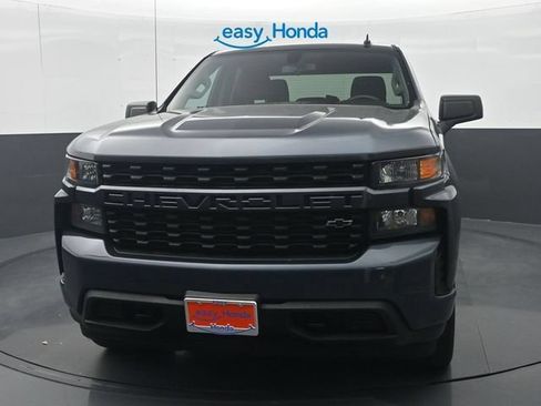 Used 2020 Chevrolet Silverado 1500 Custom w/ Custom Value Package AWD/4WD image 3