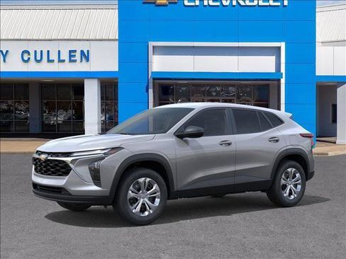 New 2026 Chevrolet Trax LS w/ Driver Confidence Package image 2