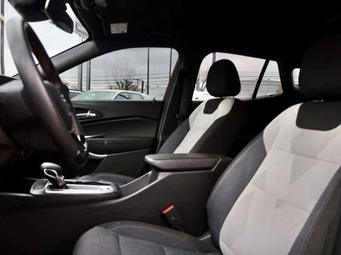 Used 2024 Chevrolet Trax RS image 15